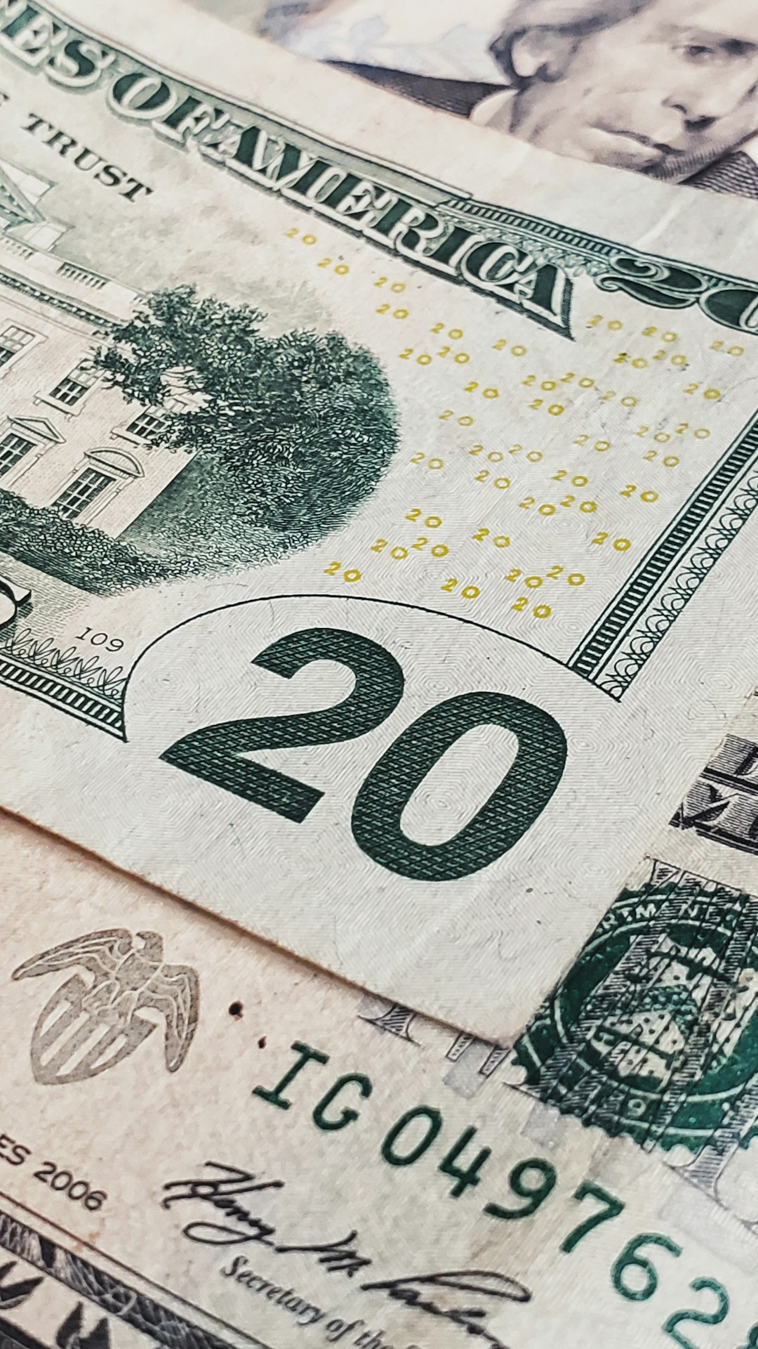 🟡First Fed cut sets stage for faster CRE dealmaking and cap-rate relief