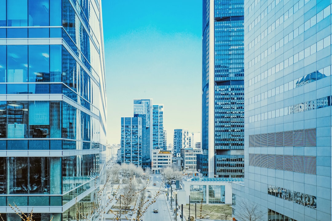 Office Leasing Dynamics Shift: Large Tenants Contract, Small Leases Gain Traction in Q3 2025