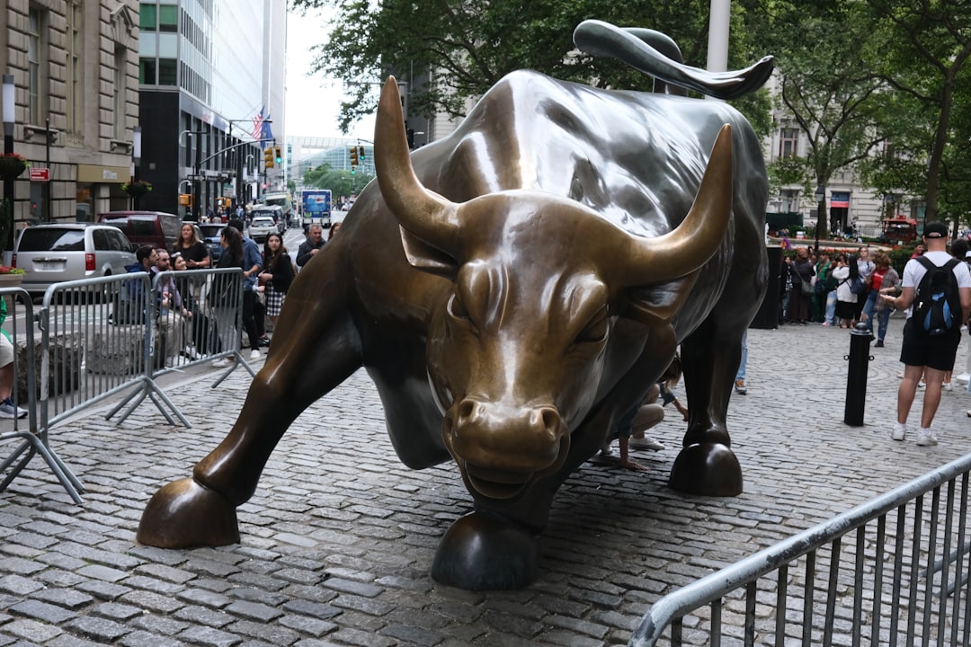 Retail Dip-Buying Fades as Institutional Flows Steady US Stocks