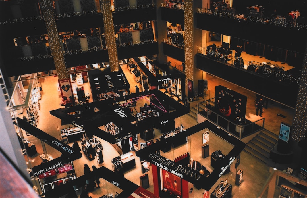 Retail Footprint Expansion Highlights Shifts in Organizational Scaling Strategies