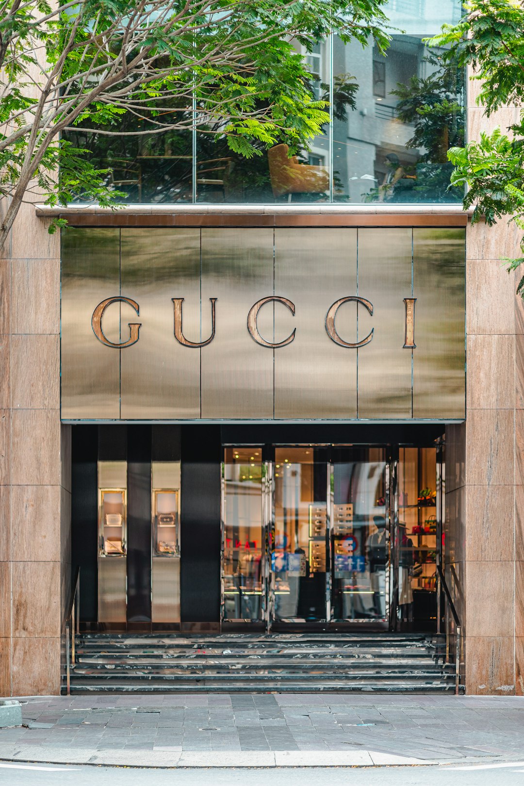 U.S. Retail Holds Firm as Consumers Spend, With Strip Centers Outperforming Malls