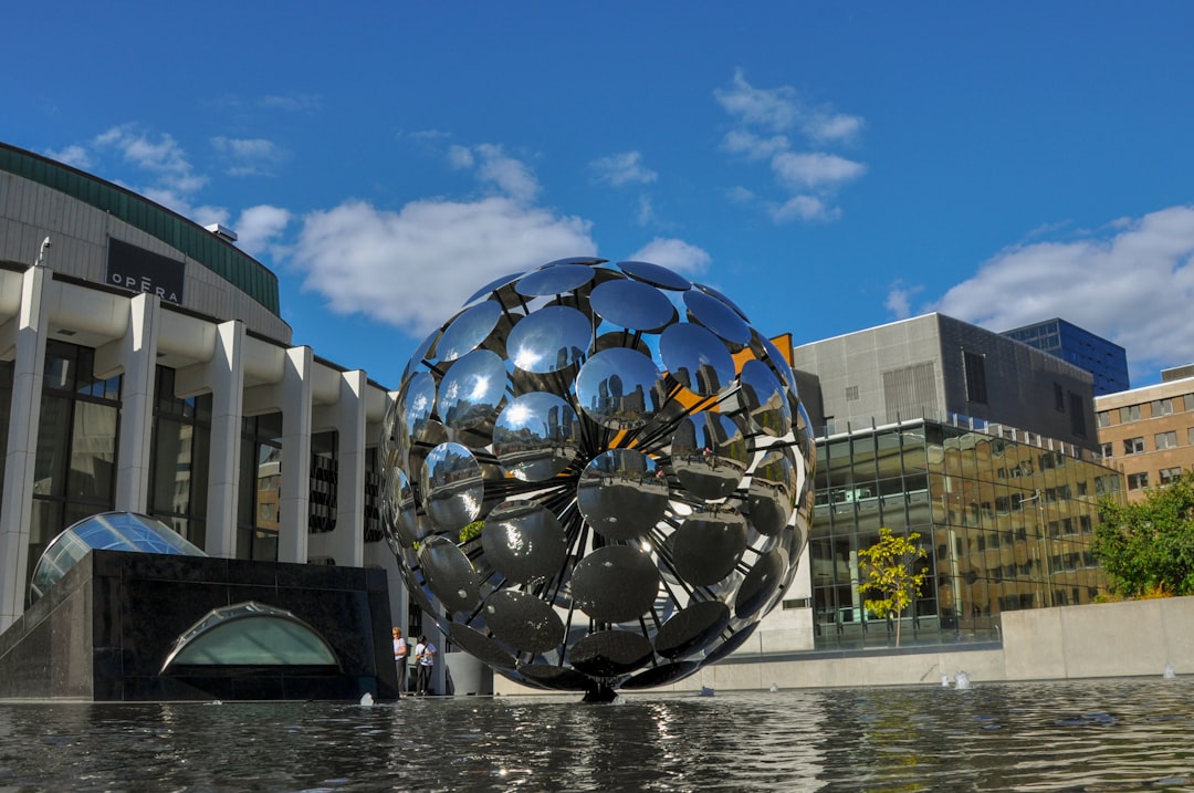 Worldwide Plaza Auction Spotlights Manhattan Office Bifurcation